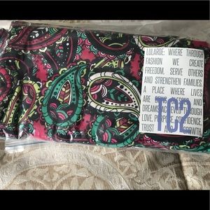 BNWT TC2 paisley pattern reds and greens leggings